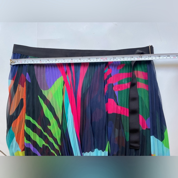 SACAI All-Over Print Pleated Skirt - Picture 11 of 14